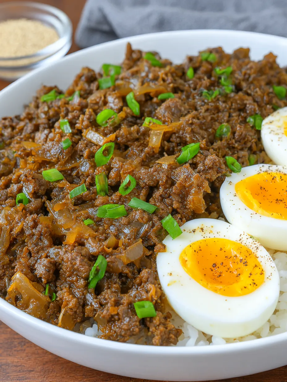 A bowl of beef bulgogi with rice and eggs.